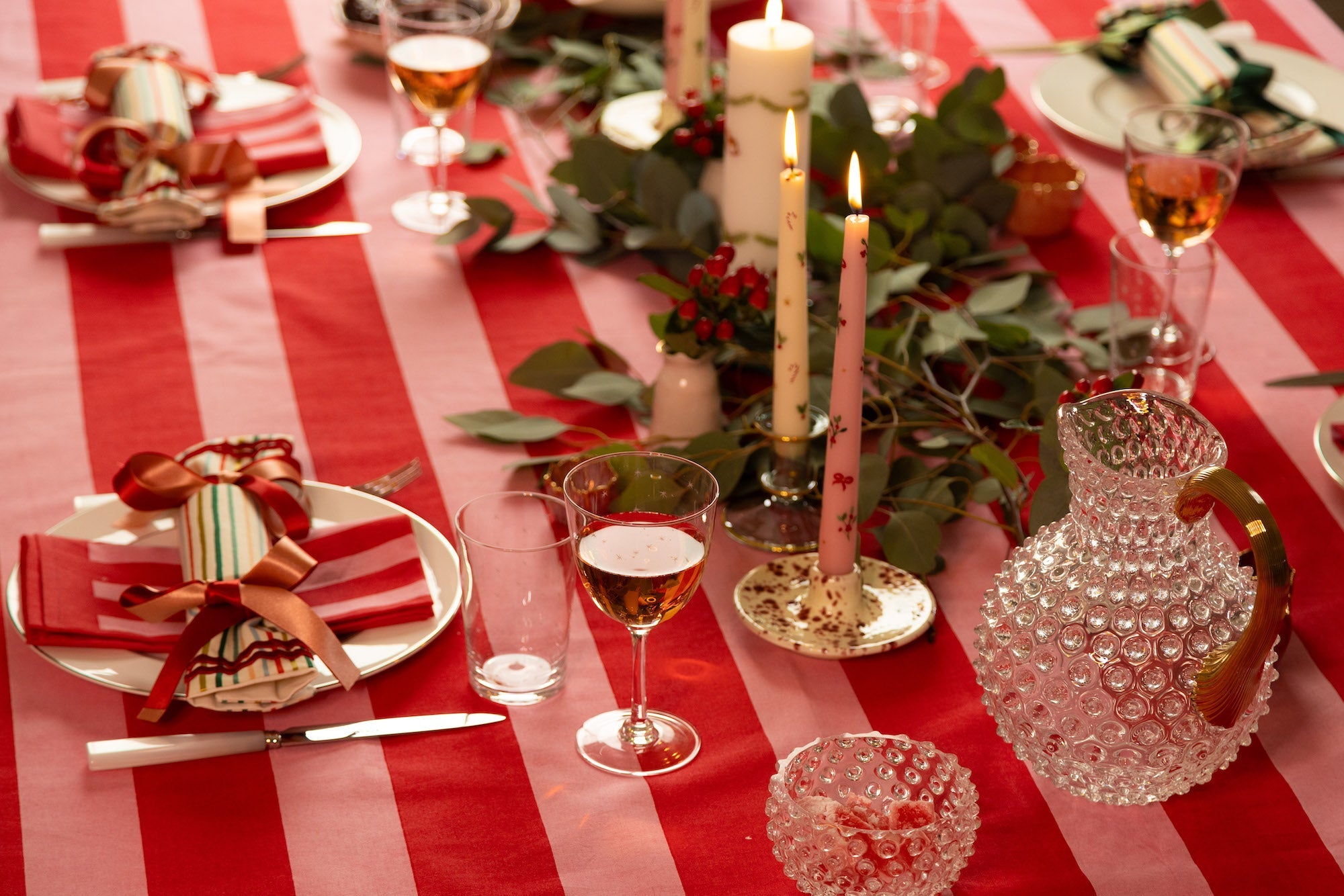 Pink and red Christmas table setting