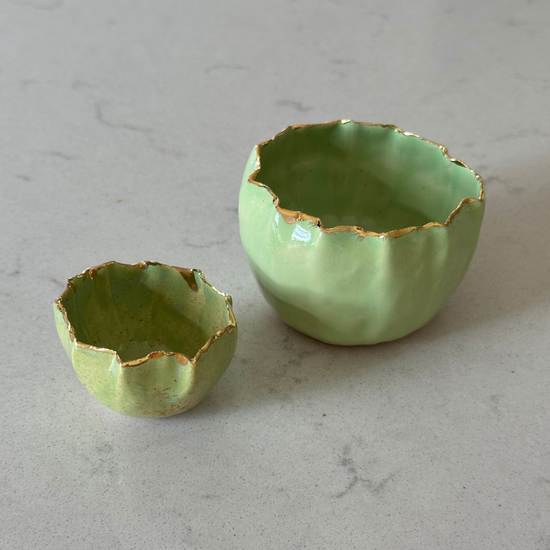 Light green pinch pot