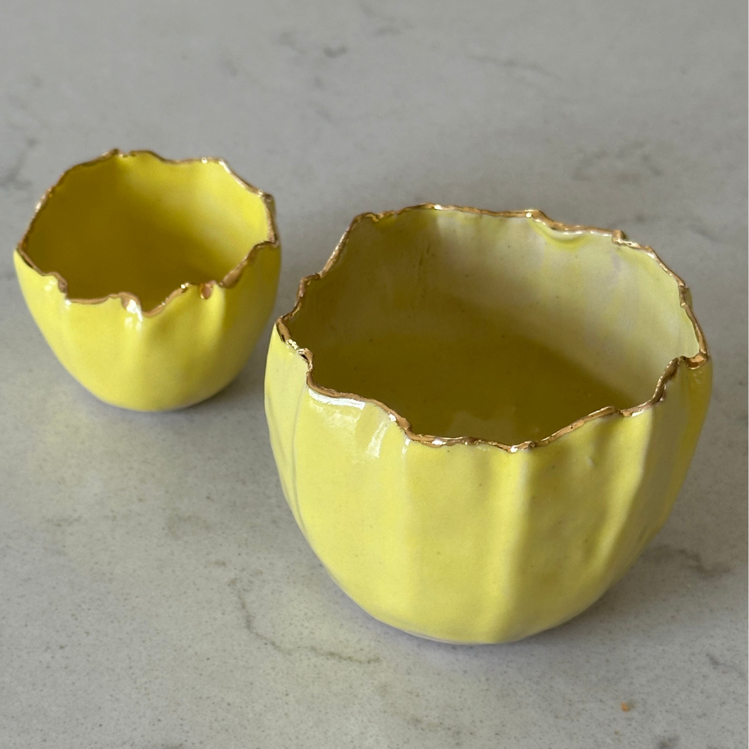 Yellow pinch pot