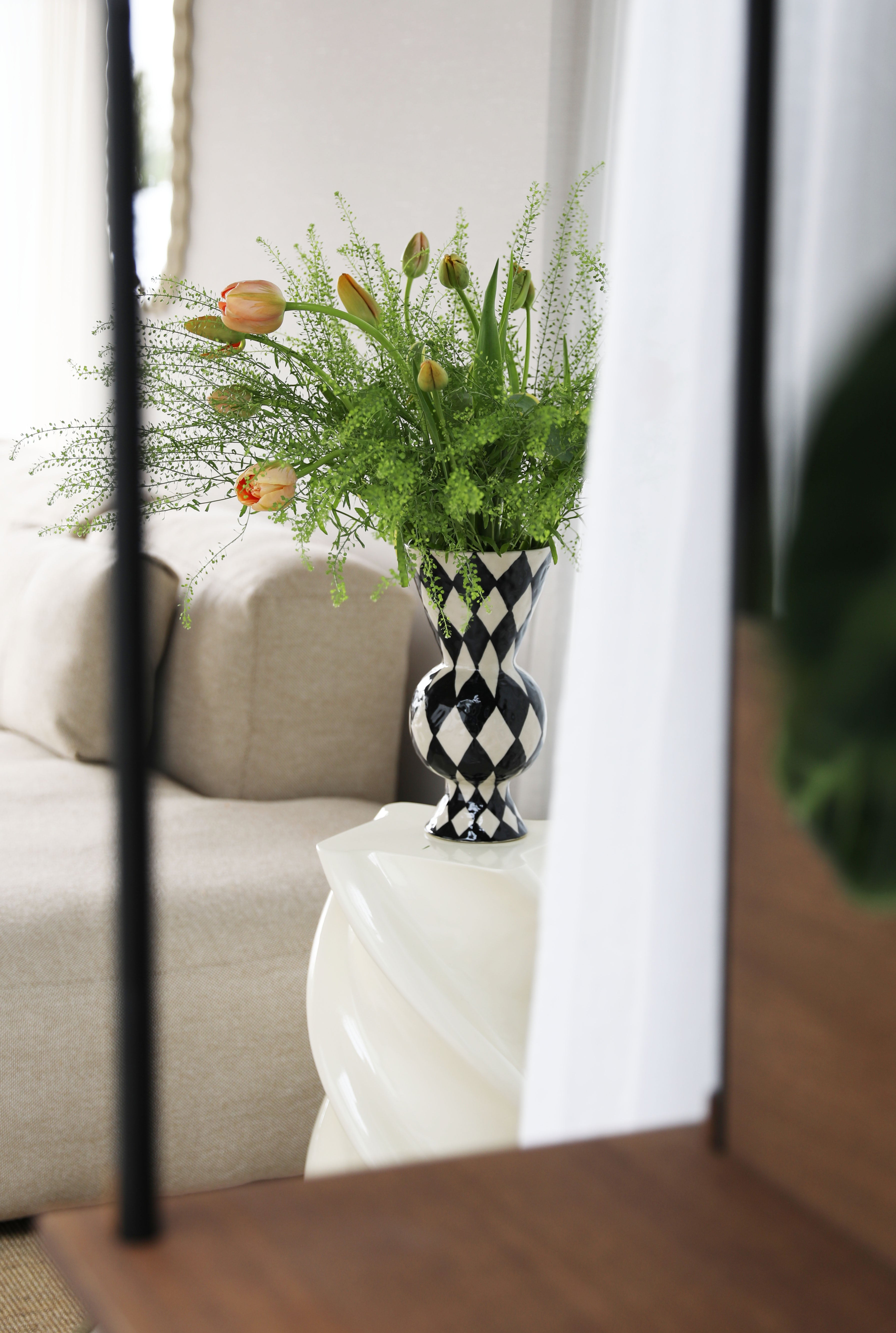 black rhombic vase