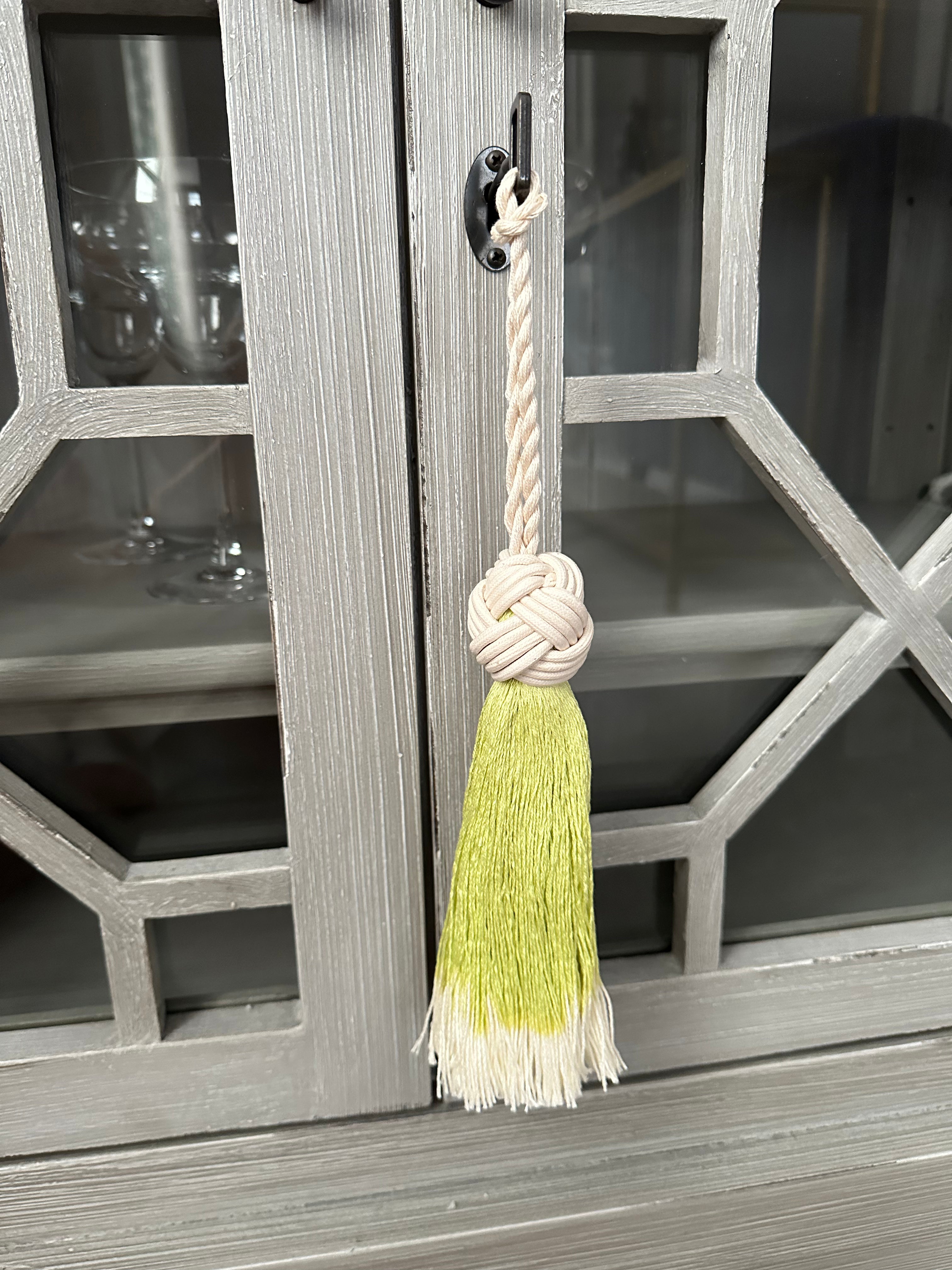 Dip dyed peppermint chunky key tassel