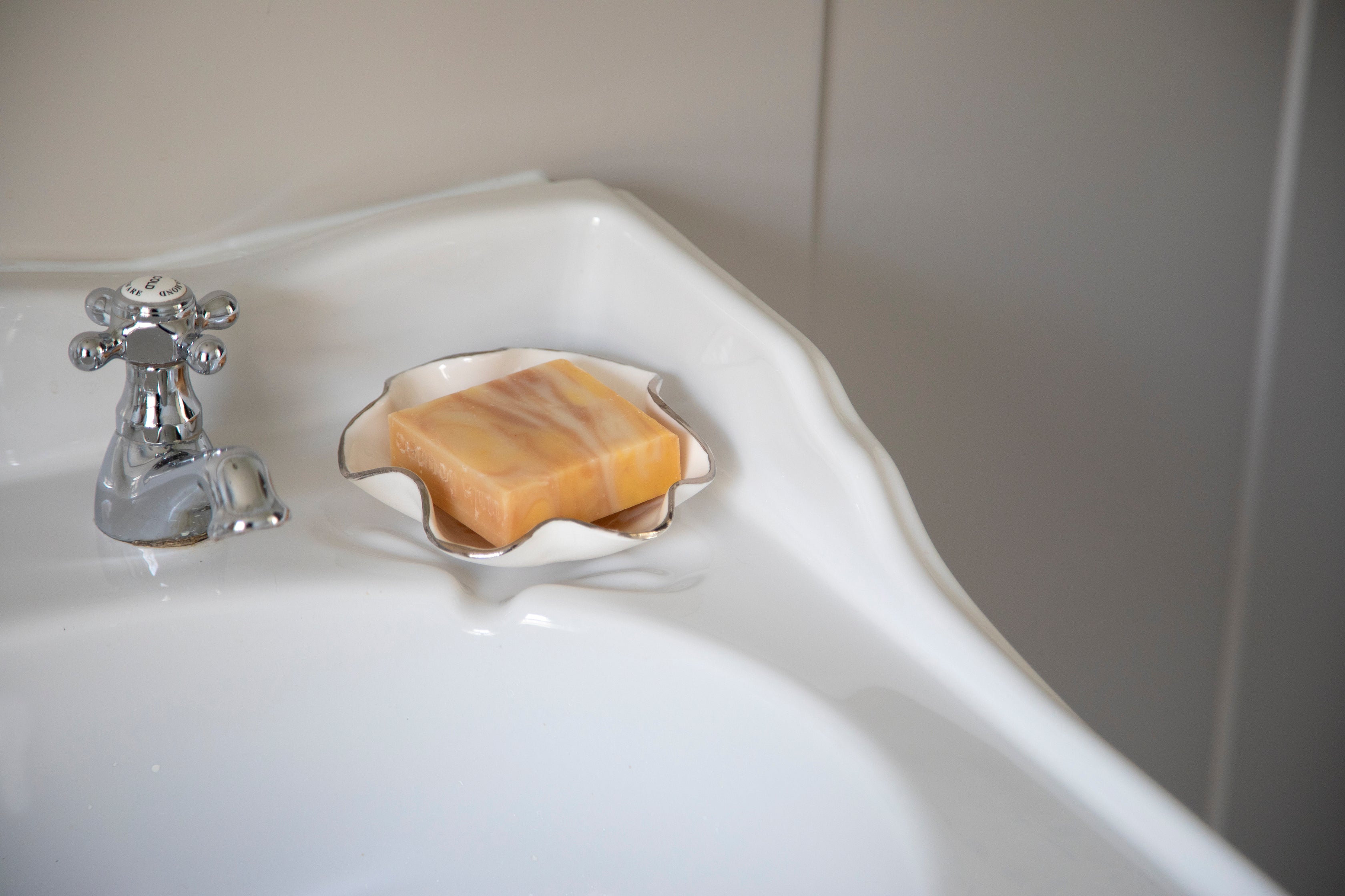 Joanna Ling wave soap dish