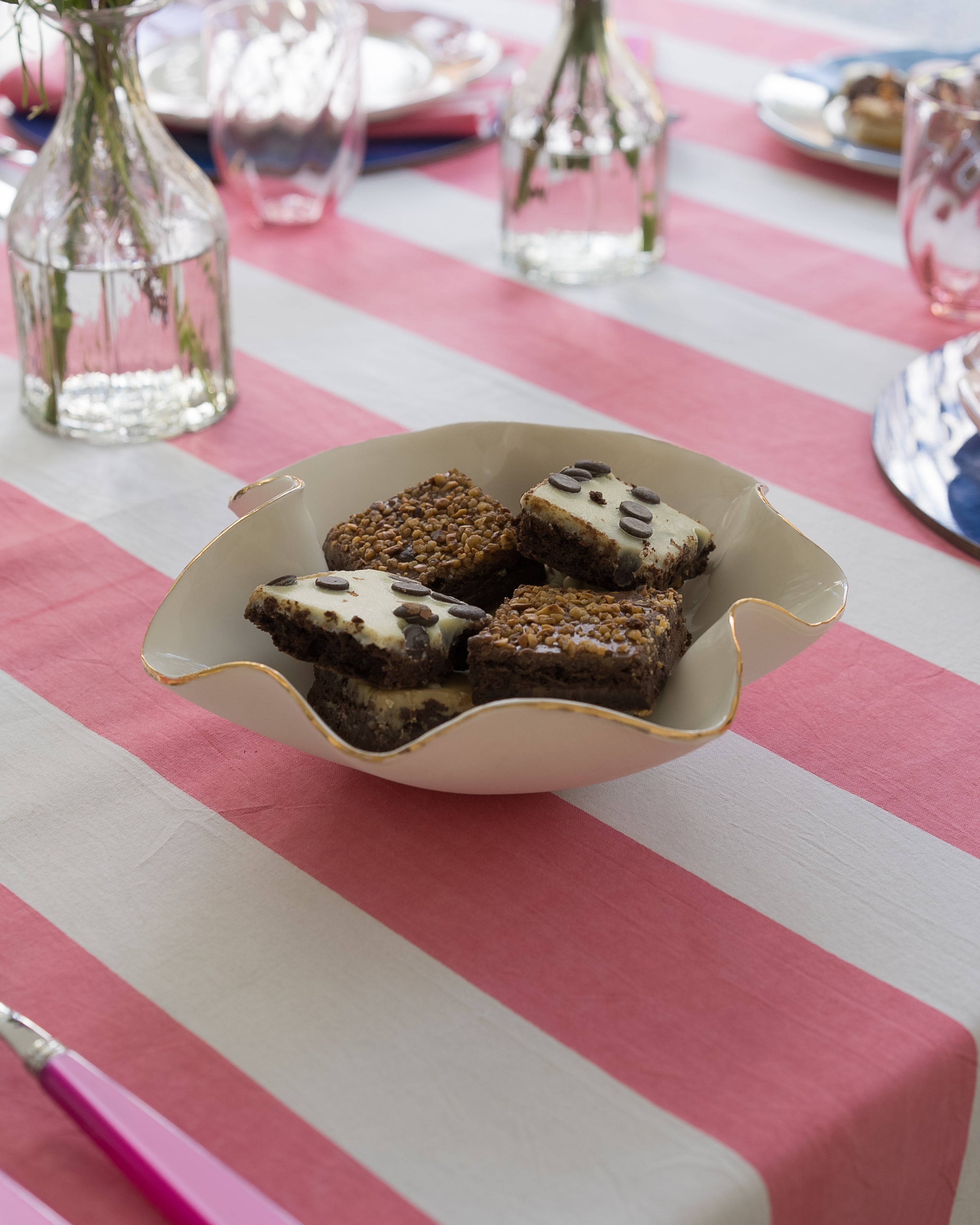 Waved Bowl | 20cm | White with gold edging