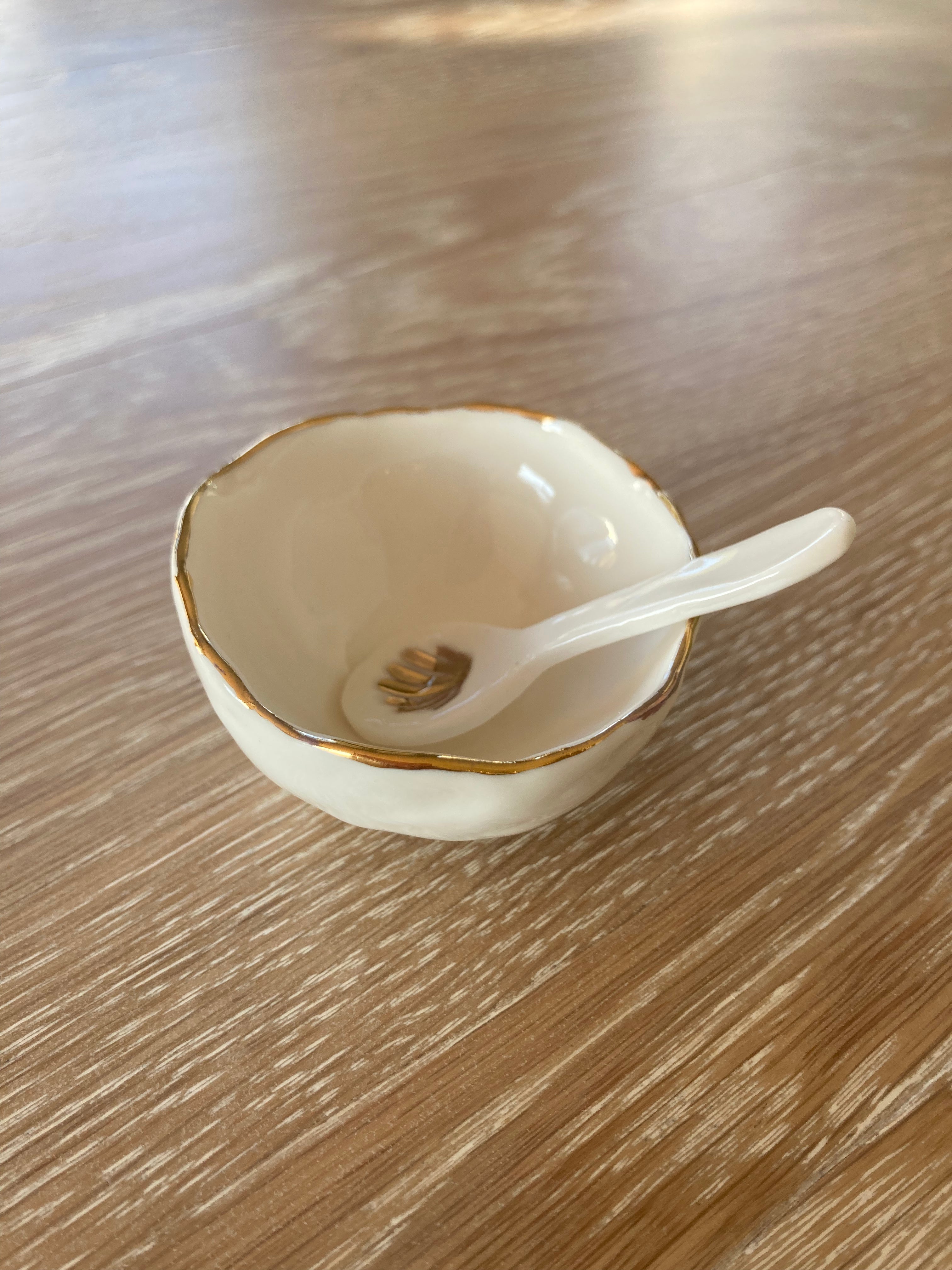 White Joanna Ling Porcelain salt and pepper pot with spoon