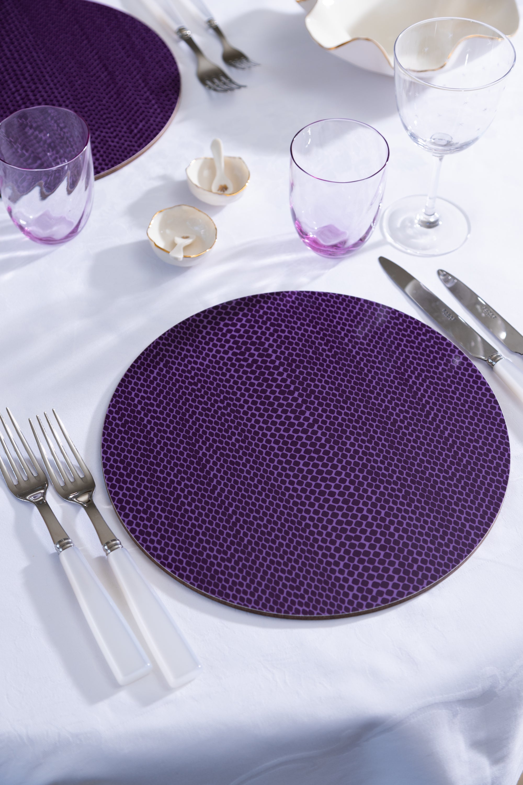Snake print place mat in amethyst, purple
