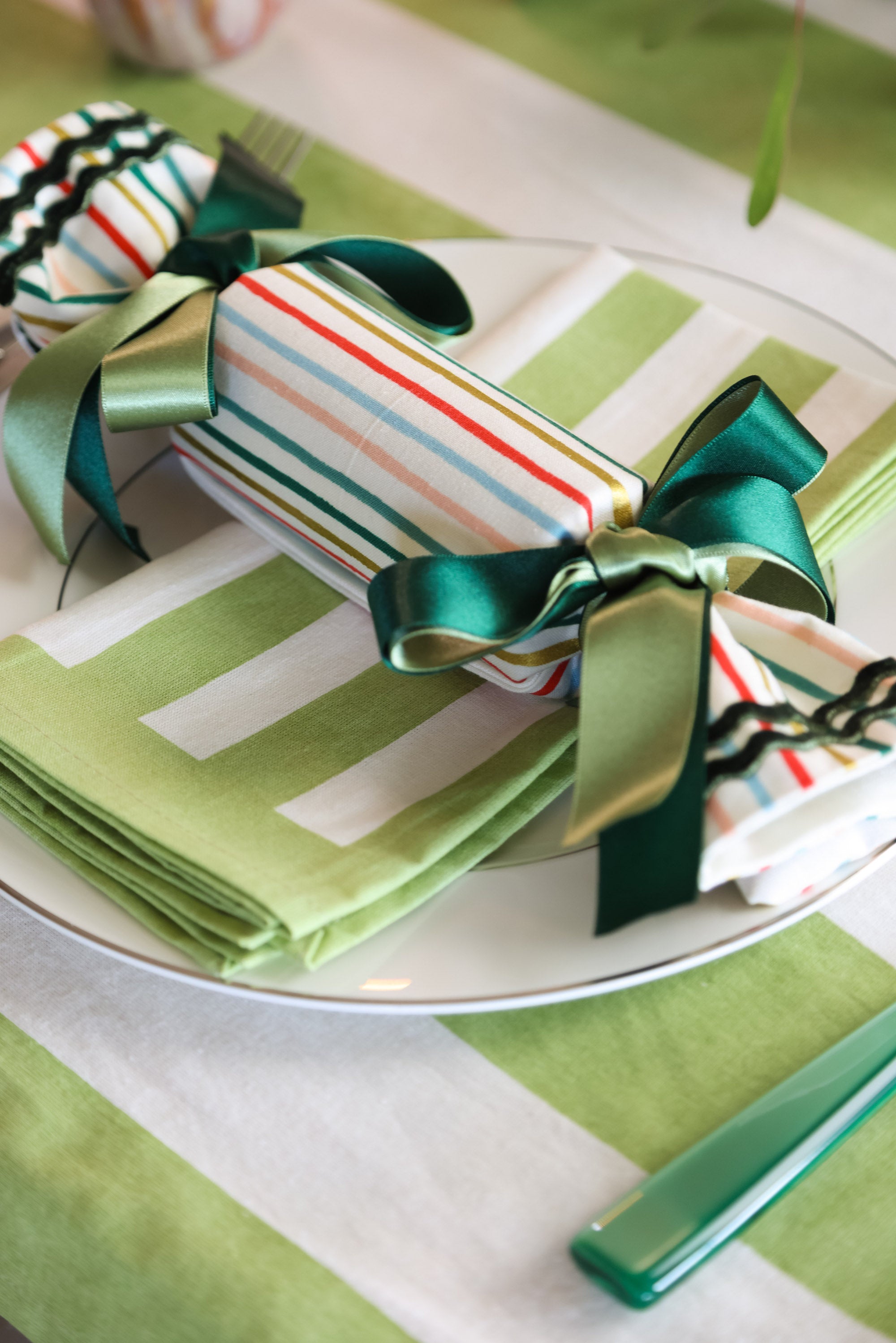 Crackers | Box of 4 | Metalic stripe with forest & khaki bow