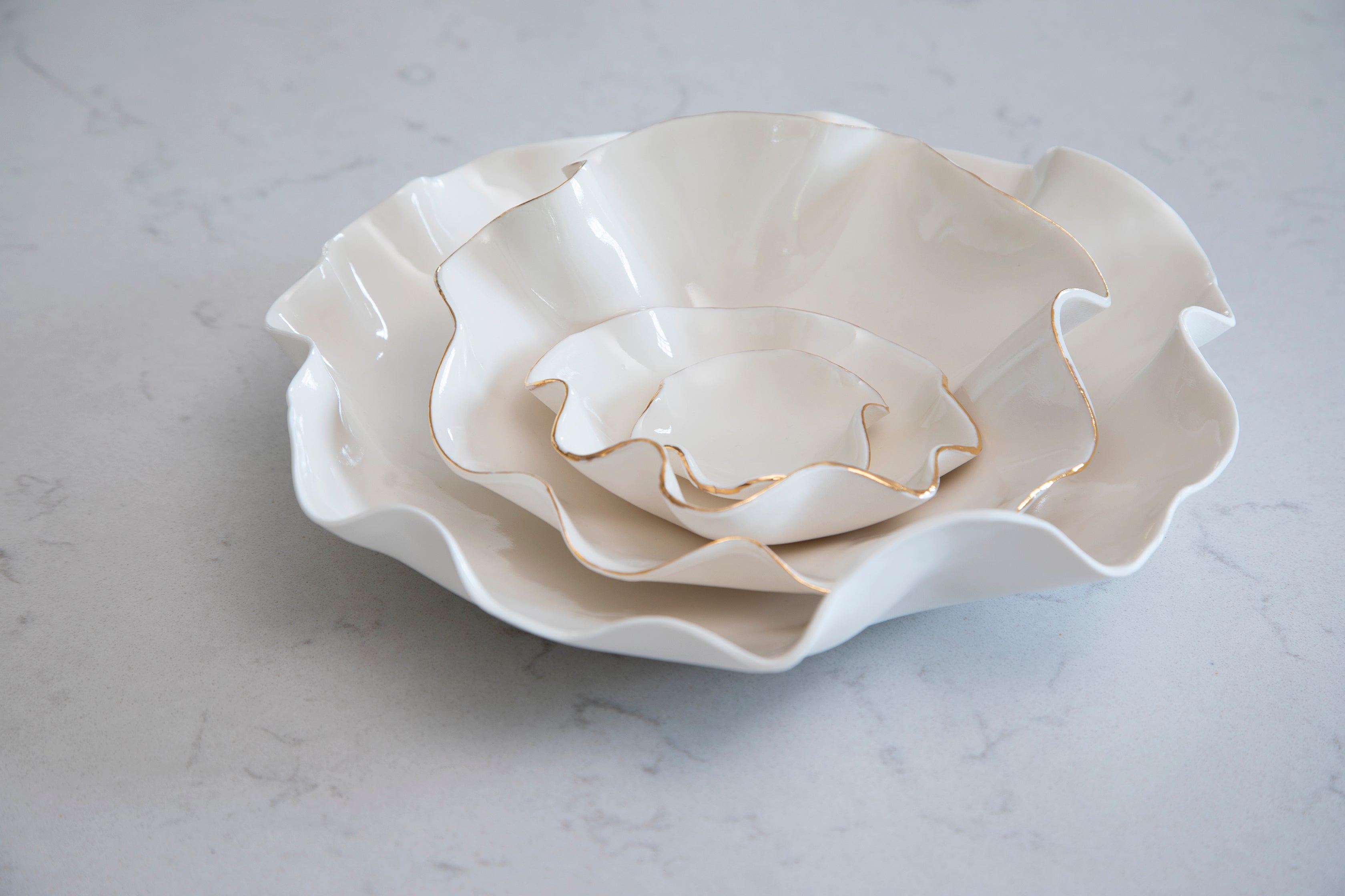 White Wave bowl with gold edging